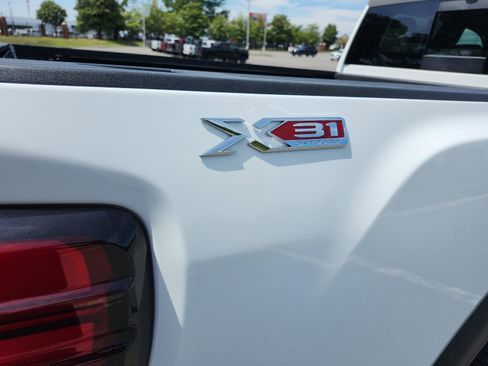 New 2025 GMC Sierra 2500 SLT w/ SLT Premium Package image 5