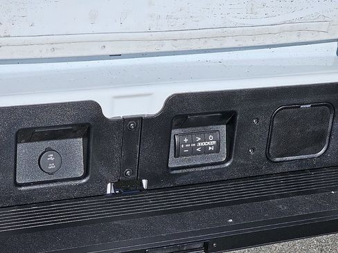 Used 2025 GMC Sierra 1500 AT4X image 12