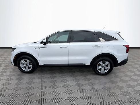 Used 2023 Kia Sorento LX FWD image 4
