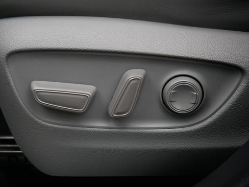 Used 2023 Toyota Highlander Limited image 19