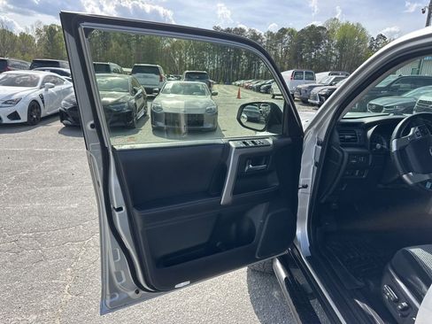 Used 2016 Toyota 4Runner SR5 image 22