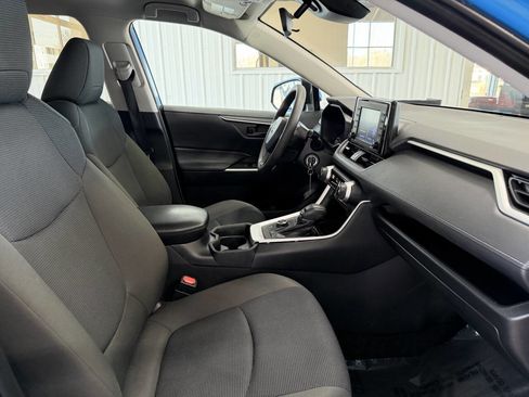 Used 2021 Toyota RAV4 LE image 27