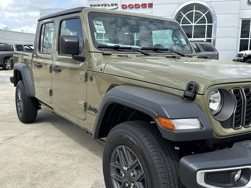 New 2026 Jeep Gladiator Sport image 18