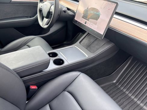 Used 2024 Tesla Model Y Long Range image 14