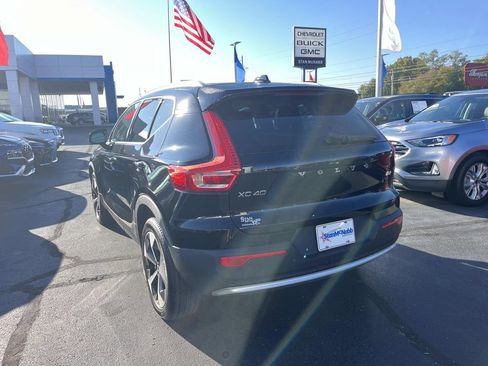 Used 2023 Volvo XC40 B4 Ultimate image 5