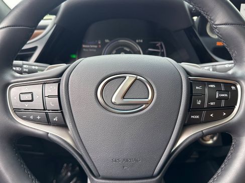 Certified 2025 Lexus ES 300h w/ Premium Package FWD image 17