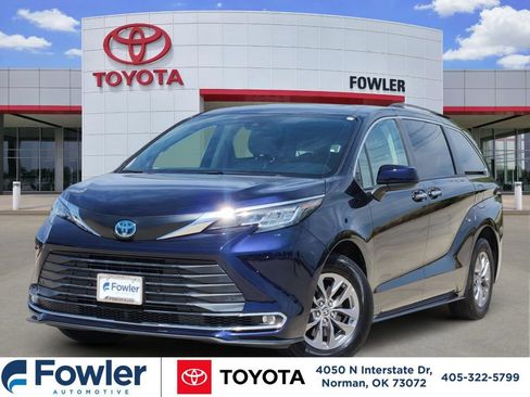 Used 2023 Toyota Sienna XLE w/ XLE Plus Package AWD/4WD image 1
