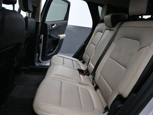 Used 2020 Ford Escape Titanium image 15