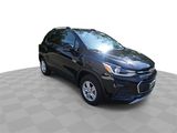 Certified 2022 Chevrolet Trax LT w/ LT Convenience Package image 2