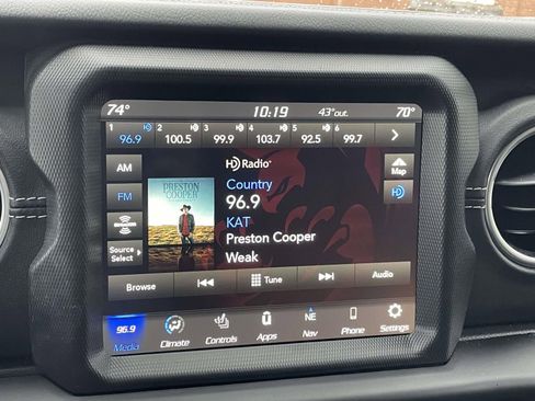 Used 2023 Jeep Wrangler Sahara w/ Cold Weather Group image 27