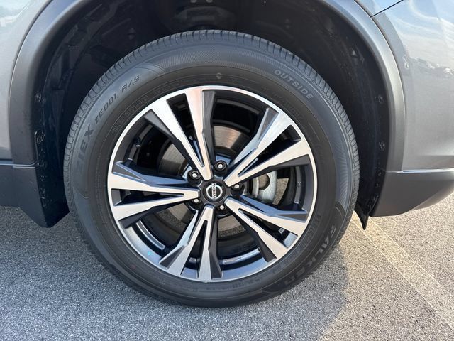 Used 2019 Nissan Rogue SV w/ Premium Package AWD/4WD image 11