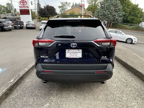 Used 2021 Toyota RAV4 XLE w/ Convenience Package AWD/4WD image 6