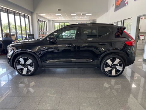 Used 2023 Volvo XC40 Recharge Ultimate AWD/4WD image 2