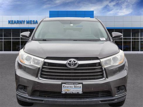 Used 2014 Toyota Highlander LE image 2