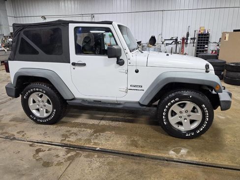 Used 2012 Jeep Wrangler Sport AWD/4WD image 10