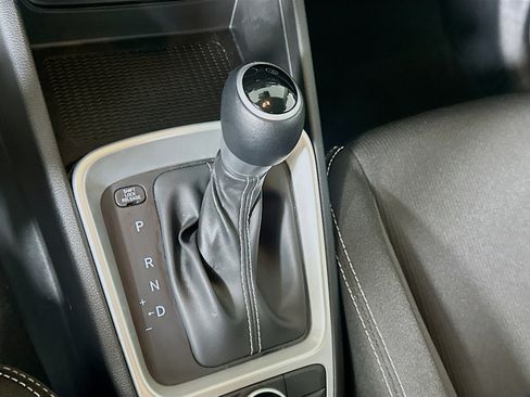 Used 2025 Hyundai Venue SEL image 24