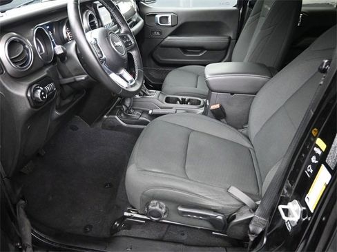 Used 2021 Jeep Gladiator Overland w/ Cold Weather Group image 10