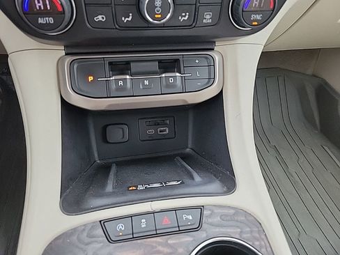 Used 2021 GMC Acadia Denali w/ Denali Ultimate Package image 14