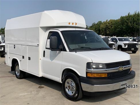 Used 2022 Chevrolet Express 3500 w/ Power Convenience Package RWD image 3