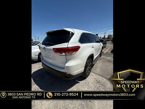 Used 2019 Toyota Highlander LE FWD image 3