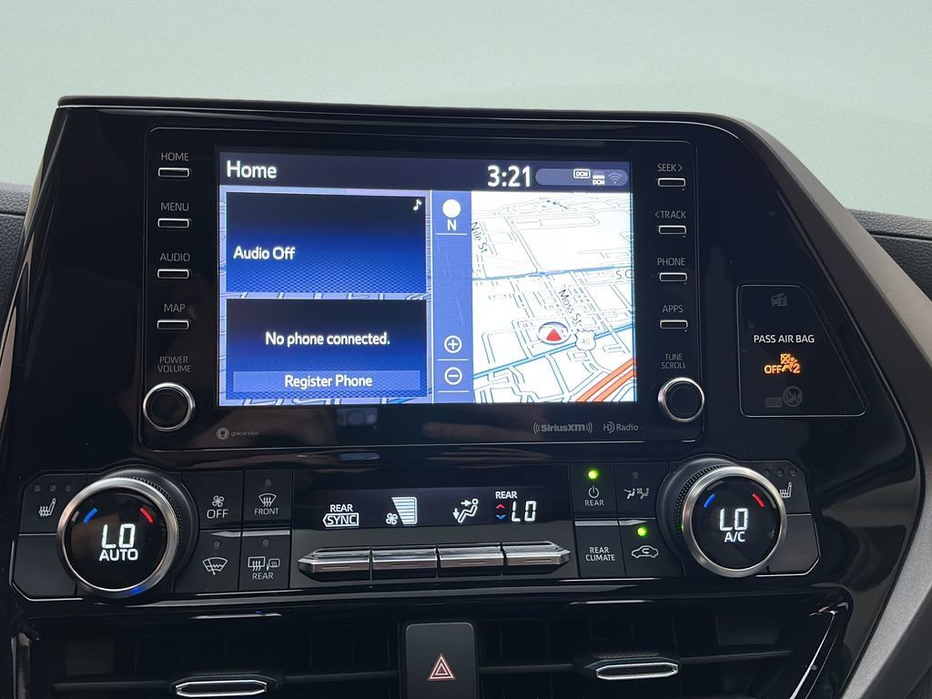 Used 2022 Toyota Highlander XLE AWD/4WD image 31