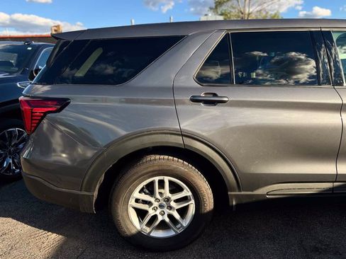 Used 2026 Ford Explorer Active AWD/4WD image 5