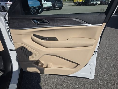 New 2025 Jeep Grand Cherokee Limited image 10