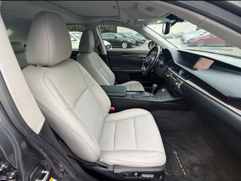 Used 2014 Lexus ES 350 w/ Luxury Package FWD image 16