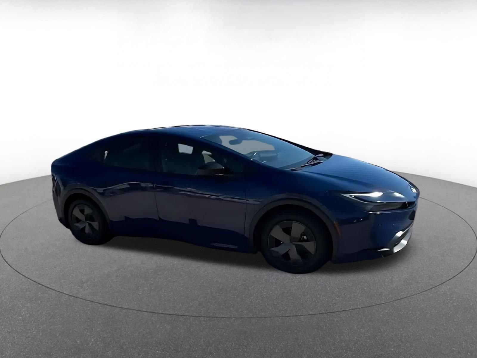 Used 2023 Toyota Prius LE FWD image 2