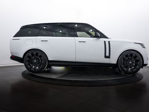 Used 2023 Land Rover Range Rover Long Wheelbase SE image 8