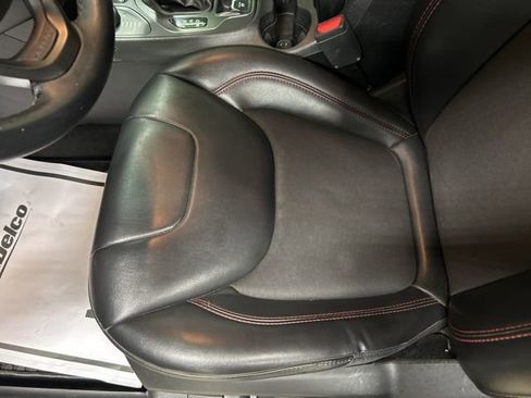 Used 2019 Jeep Cherokee Trailhawk w/ Cold Weather Group image 11