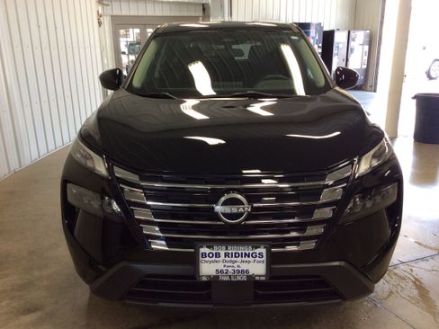 Used 2024 Nissan Rogue SV image 9