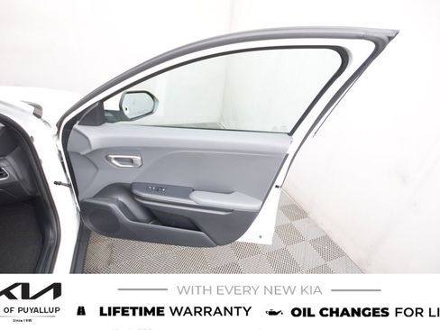 New 2025 Kia K4 LXS image 15