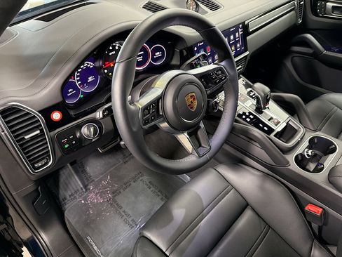 Used 2023 Porsche Cayenne GTS image 4