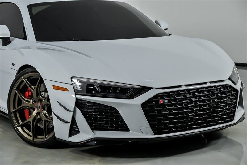 Used 2020 Audi R8 V10 w/ Carbon Exterior Package AWD/4WD image 2