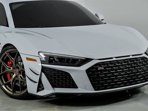 Used 2020 Audi R8 V10 w/ Carbon Exterior Package AWD/4WD image 2