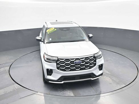 Used 2025 Ford Explorer Platinum RWD image 29