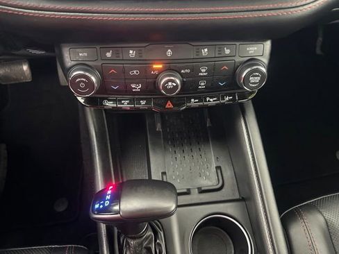 Used 2025 Dodge Durango GT AWD/4WD image 18