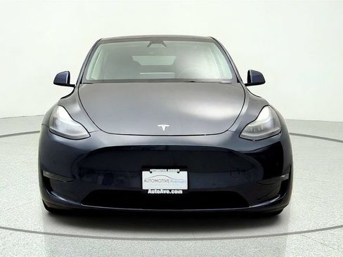 Used 2023 Tesla Model Y Long Range AWD/4WD image 2