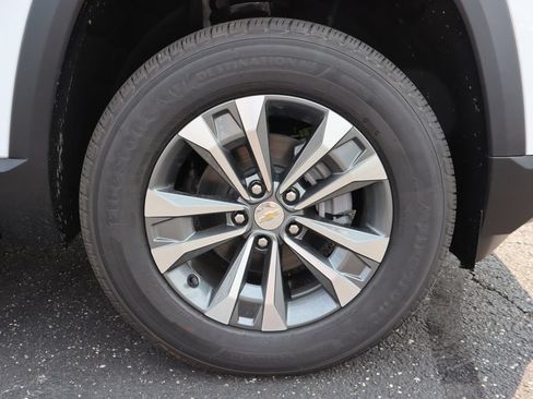 New 2027 Chevrolet Equinox LT w/ Convenience Package II FWD image 30