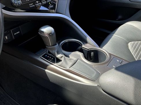 Used 2024 Toyota Camry SE FWD image 18