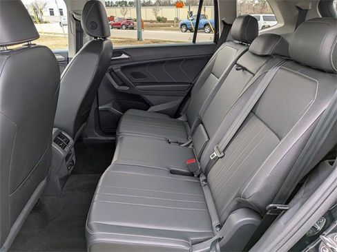 Certified 2023 Volkswagen Tiguan SE w/ Panoramic Sunroof Package image 14