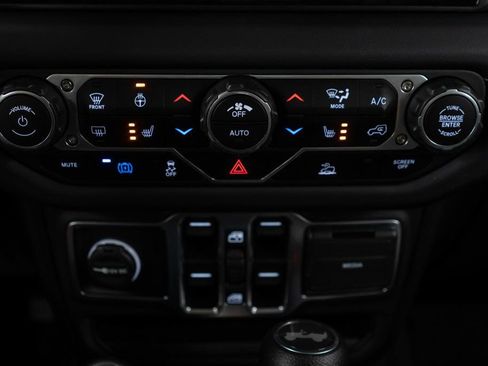 Used 2025 Jeep Wrangler Unlimited Sahara AWD/4WD image 22