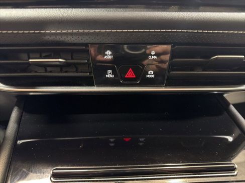 Used 2025 Volkswagen Atlas SE image 31