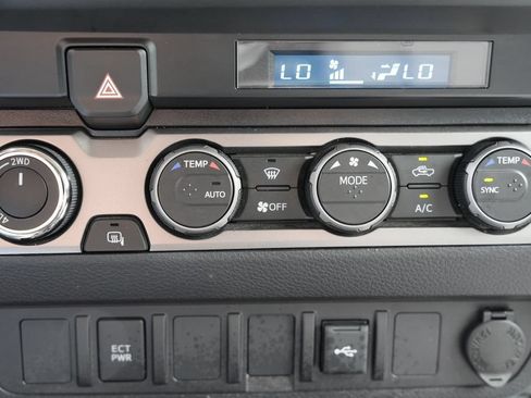 Used 2023 Toyota Tacoma SR AWD/4WD image 29