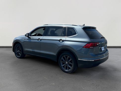 Certified 2022 Volkswagen Tiguan SE image 3