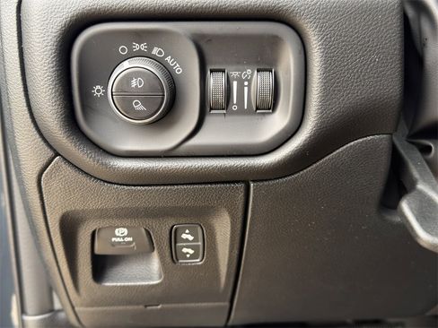 New 2026 RAM 1500 4x4 Crew Cab image 19