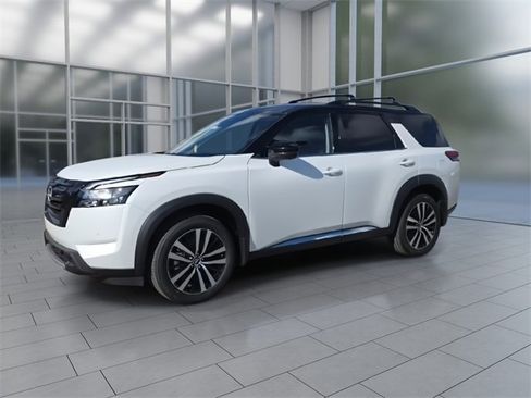 New 2025 Nissan Pathfinder Platinum image 4