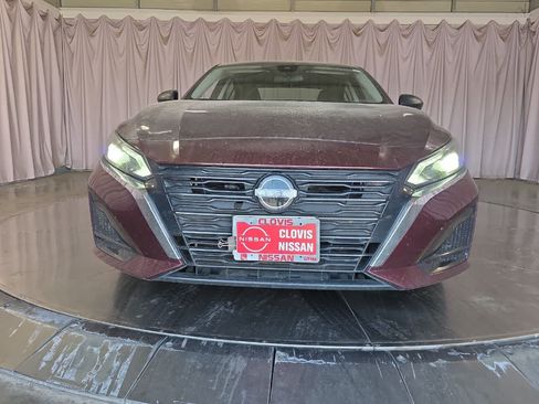 Used 2025 Nissan Altima 2.5 SV FWD image 11