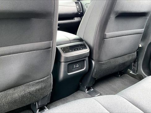 Used 2025 Nissan Pathfinder SV image 33